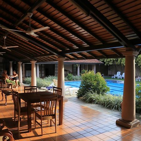 Tropical Villas Негомбо Екстериор снимка