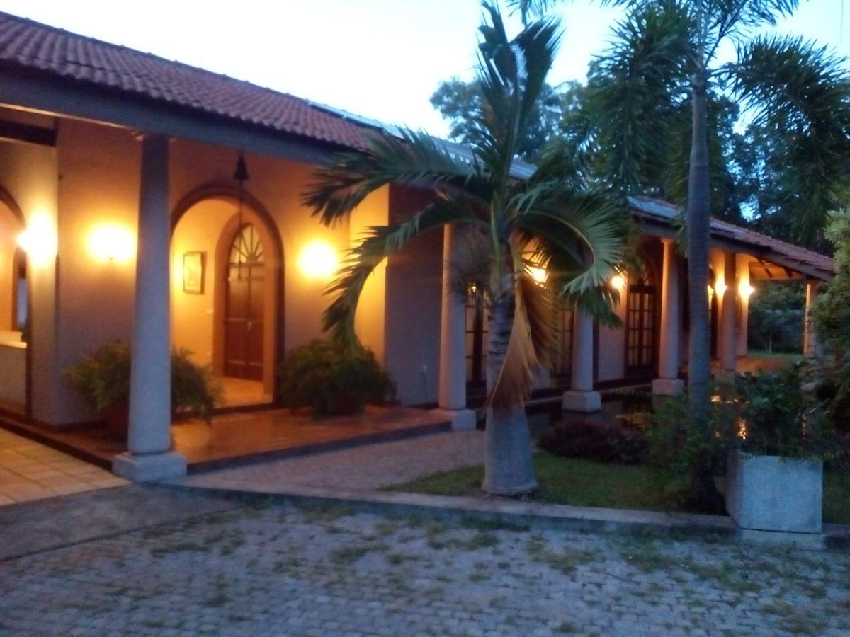 Tropical Villas Негомбо Екстериор снимка
