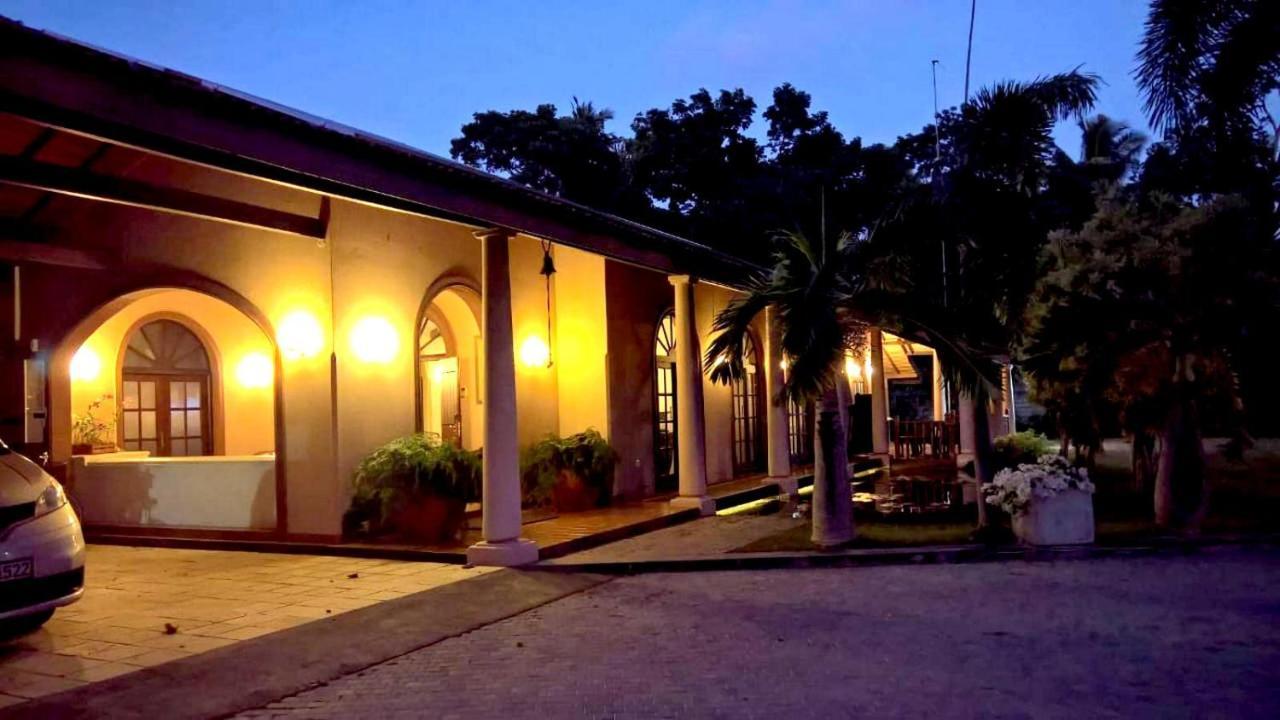 Tropical Villas Негомбо Екстериор снимка